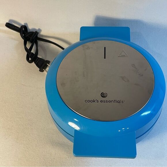 Cook’s Essentials Blue Bubble Waffle egg waffle Maker - Picture 7 of 9